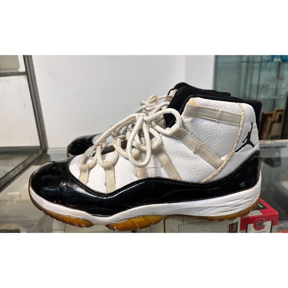 Air Jordan 11 Retro Concord Men’s Size 11 High Top Sneakers Black White main image 11